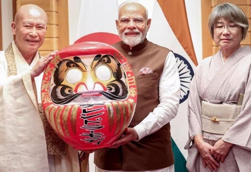 Modi being honoured by Japan