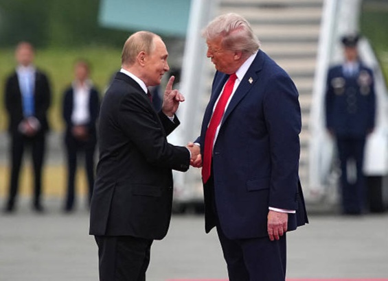 Obedient Trump before Putin 