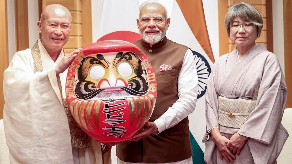 Modi being honoured by Japan